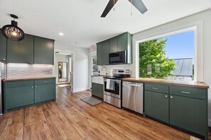 Fridge, microwave, oven, stovetop - Brand new condo with large rooftop terrace above Beau Soleil restaurant (Houston)
