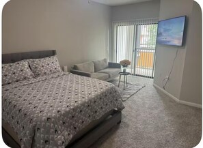 2 makuuhuonetta, silitysrauta/-lauta, ilmainen Wi-Fi, vuodevaatteet