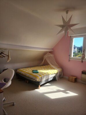4 habitaciones, tabla de planchar con plancha y wifi gratis 