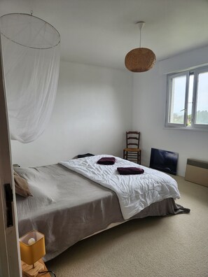 4 chambres, fer et planche à repasser, Wi-Fi gratuit, draps fournis