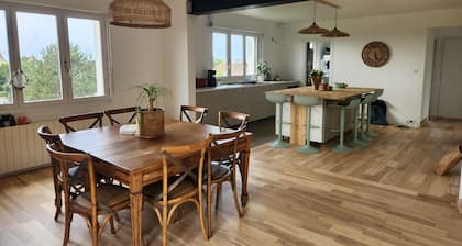 Jolie villa rénovée vue mer, à quelques pas de la plage...