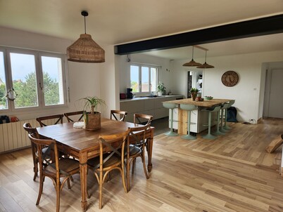 Pretty renovated villa with sea view, a few steps from the beach...