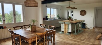 Pretty renovated villa with sea view, a few steps from the beach...