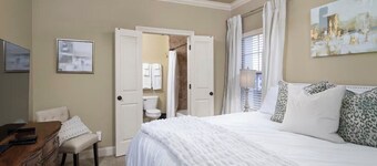 Rebel Belle - Convenient Stylish New 2 BR 2.5 Bath Condo - 1 mile to Ole Miss.
