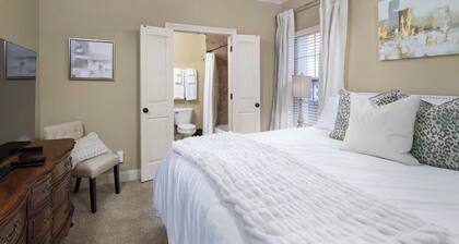 Rebel Belle - Convenient Stylish New 2 BR 2.5 Bath Condo - 1 mile to Ole Miss.