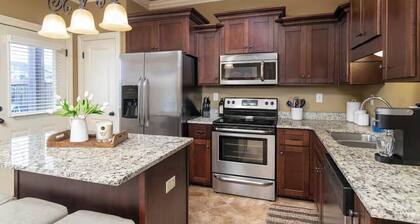 Rebel Belle - Convenient Stylish New 2 BR Condo. Entire Home in Oxford, MS.