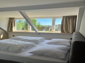 18 bedrooms, bed sheets