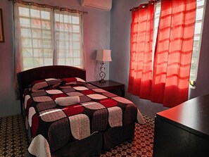 4 Schlafzimmer, Schreibtisch, Bügeleisen/Bügelbrett, kostenloses WLAN