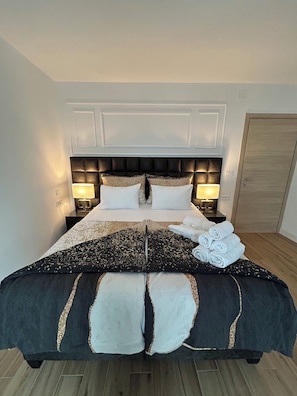 3 chambres, fer et planche à repasser, Wi-Fi, draps fournis