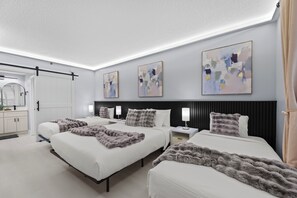 Tabla de planchar con plancha, wifi y ropa de cama 
