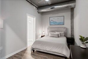 1 habitaci ón, escritorio, tabla de planchar con plancha y wifi gratis 
