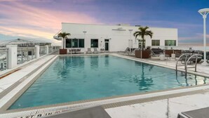 Pool - Modern Nest Near Central Ave (St. Petersburg)