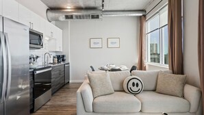 Living area - Modern Nest Near Central Ave (St. Petersburg)