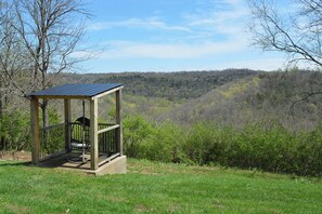 Property grounds - Home in Frankfort countryside-close to distilleries, Keeneland &Churchill Downs! (Frankfort)