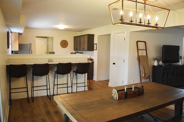 Dining - Home in Frankfort countryside-close to distilleries, Keeneland &Churchill Downs! (Frankfort)