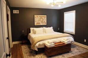 4 bedrooms, iron/ironing board, free WiFi, bed sheets - Home in Frankfort countryside-close to distilleries, Keeneland &Churchill Downs! (Frankfort)