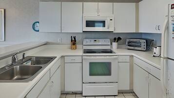 Studio (2 Bedrooms) | Property amenity