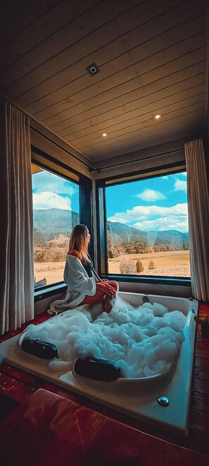 Separate bathtub and shower, jetted bath, hair dryer, bathrobes - Refúgio Serra e Flor (Urubici)