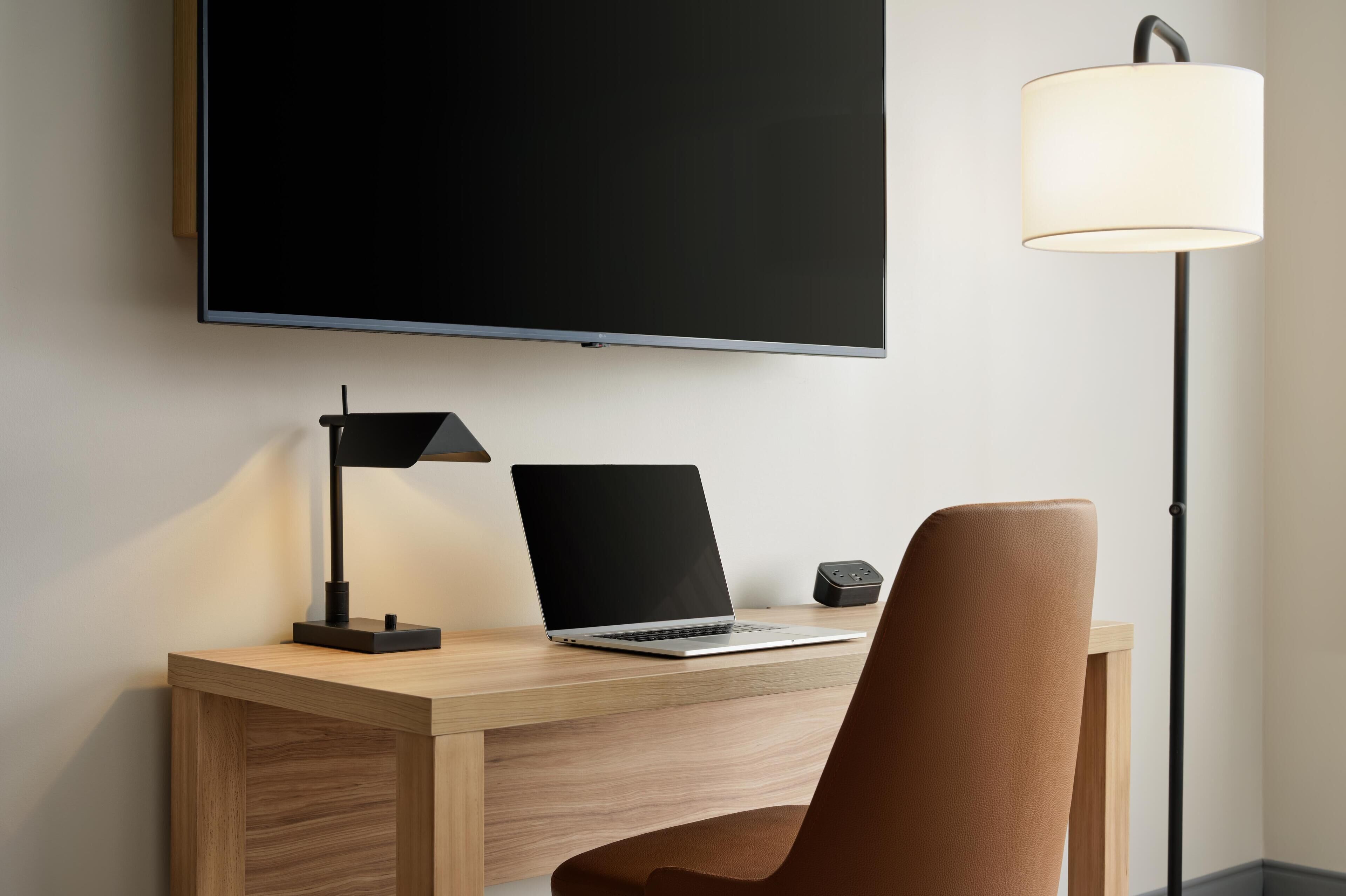 Desk, laptop workspace, iron/ironing board, free WiFi