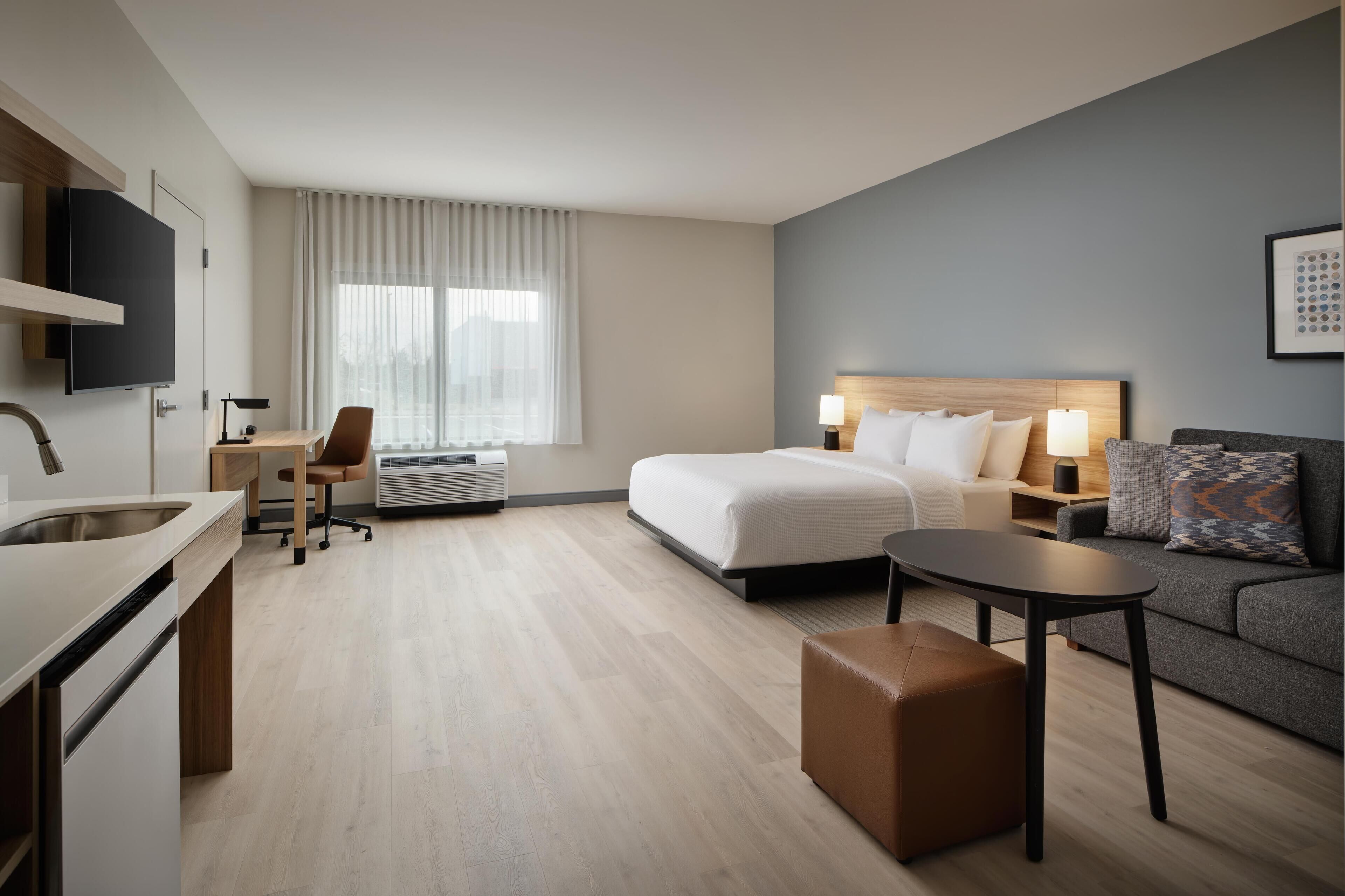 Escritorio y espacio para trabajar con laptop 