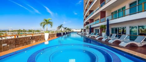 Piscine extérieure, piscine chauffée