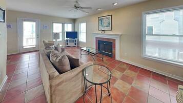 Studio (2 Bedrooms) | Property amenity