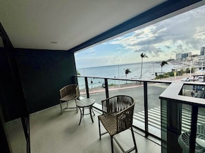 Estudio Deluxe, lanai, vistas al mar | Vistas del balcón