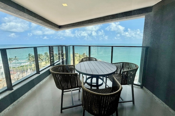 Estúdio família, varanda coberta, vista para o mar | Sacada