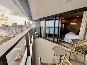 Studio Deluxe, véranda, vue mer | Vue depuis le balcon