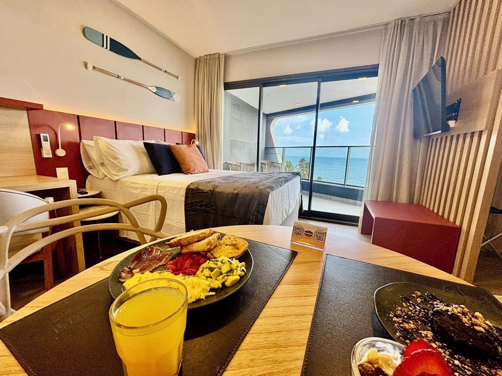 华丽开间, 外廊, 海景 | 客房内保险箱、办公桌、笔记本电脑工作区、 遮光窗帘