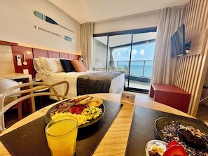 Deluxe Studio, Lanai, Sea View | In-room safe, desk, laptop workspace, blackout drapes - Roomo Transamerica Salvador Farol da Barra (Salvador)