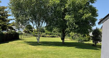 TY NOUCHKA. GROUND FLOOR HOUSE.ON 1300M2 OF GREENERY MORBIHAN PLUVIGNER.