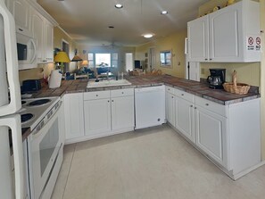 Studio (4 Bedrooms) | Property amenity