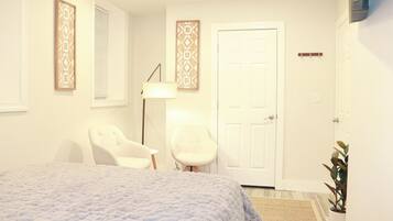 3 bedrooms, desk, iron/ironing board, free WiFi