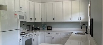 3-bedroom quiet countryside house in charming Fredericksburg 2 King Beds