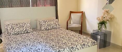 Iron/ironing board, WiFi, bed sheets