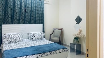 Iron/ironing board, WiFi, bed sheets
