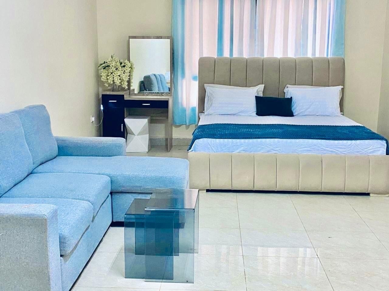 5 bedrooms, iron/ironing board, WiFi, bed sheets