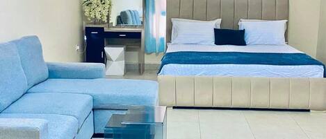 5 habitaciones, tabla de planchar con plancha, wifi y ropa de cama