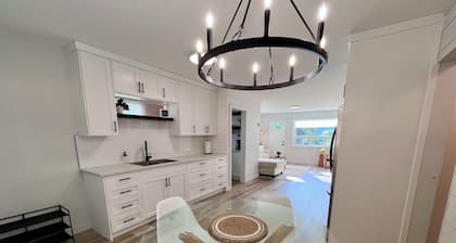 Alpine Escape-Family friendly bungalow, 20 minutes from Jasper Park Gates