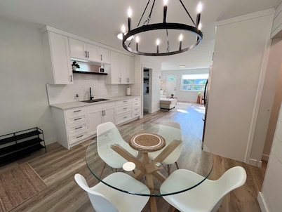 Alpine Escape-Completely Renovated Home, 20 minutes from Jasper Park Gates