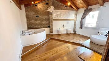 Whirlpool, Haartrockner, Bidet, HandtĂŒcher