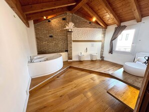 Whirlpool, Haartrockner, Bidet, Handtücher