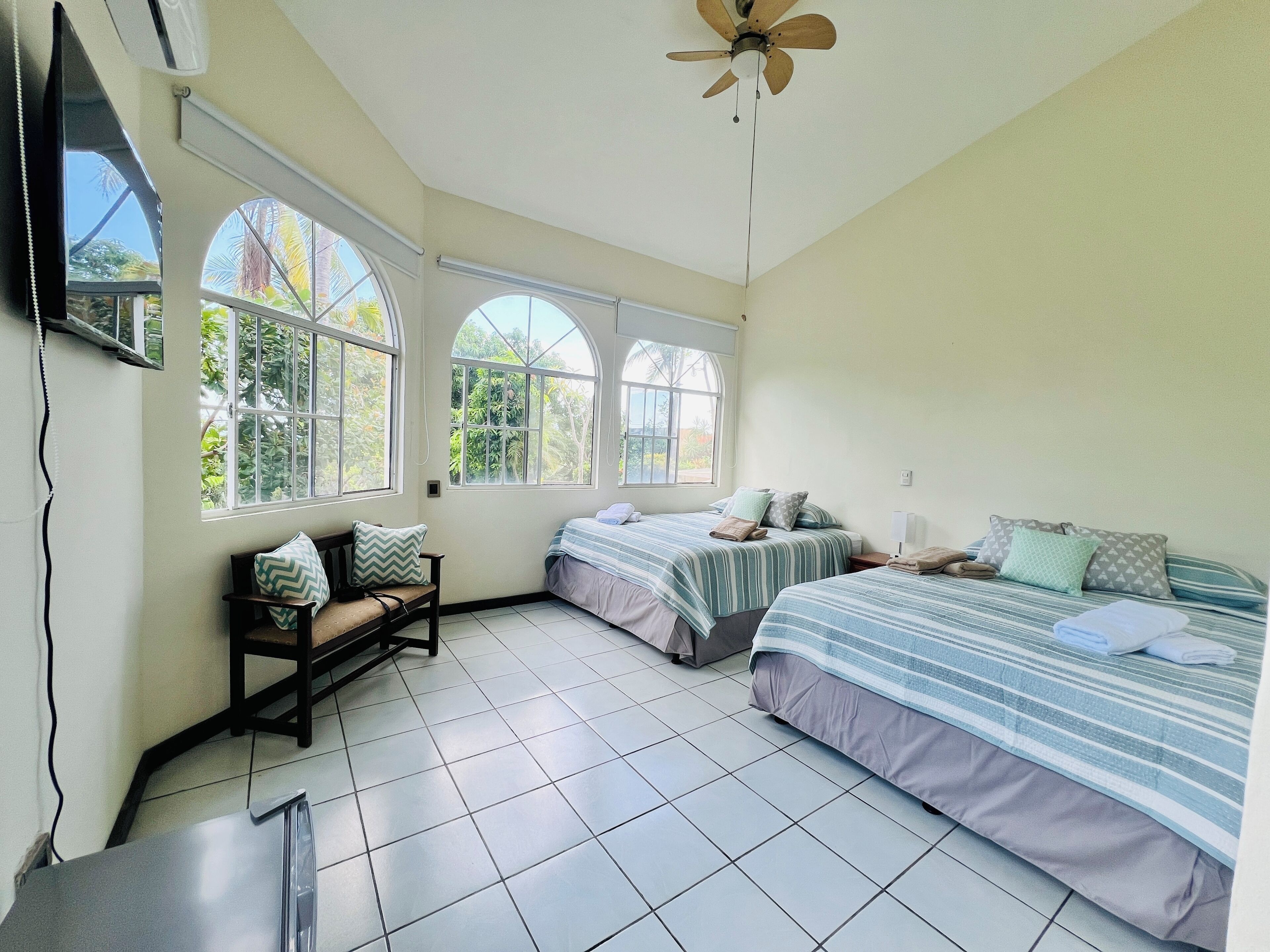 3 bedrooms, desk, free WiFi, bed sheets
