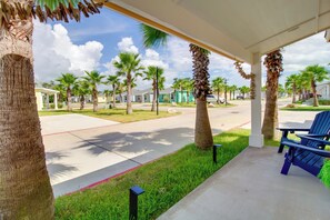 Terrace/patio - 4 Mi to Rockport Beach Park: Home w/ Resort Perks (Rockport)