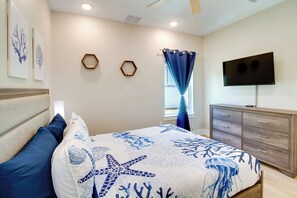 1 bedroom, iron/ironing board, Internet, bed sheets - 4 Mi to Rockport Beach Park: Home w/ Resort Perks (Rockport)
