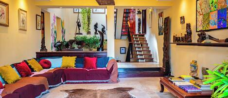 المنشأة من الداخل