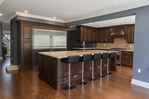 Luxury home 4BR, Pool, & 5 Mins to 401