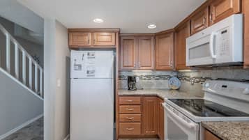 Estudio (3 Bedrooms) | Servicio de la propiedad