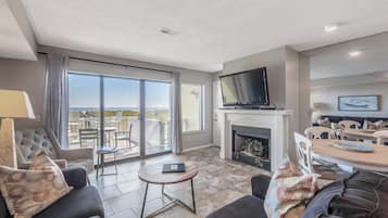 Studio (3 Bedrooms) | Property amenity